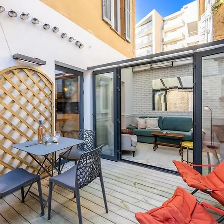 Townhouse Near Port & Old Town Appartamento