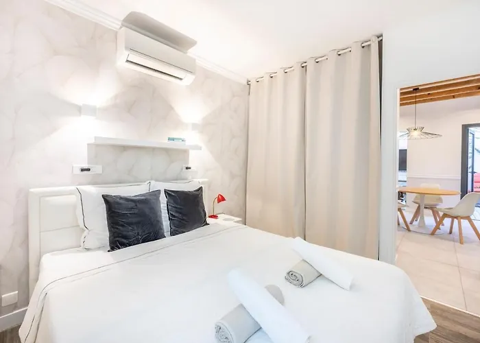 Townhouse Near Port & Old Town Antibes
